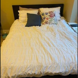 PB Teen white duvet cover and shams